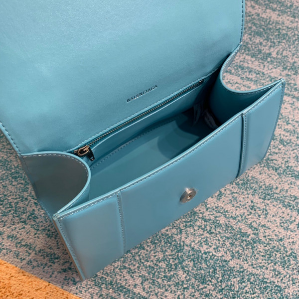 Ba*len*cia*ga hourglass