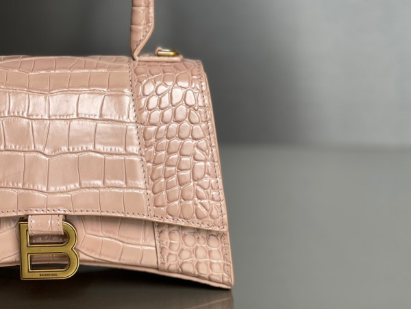 Ba*len*cia*ga hourglass