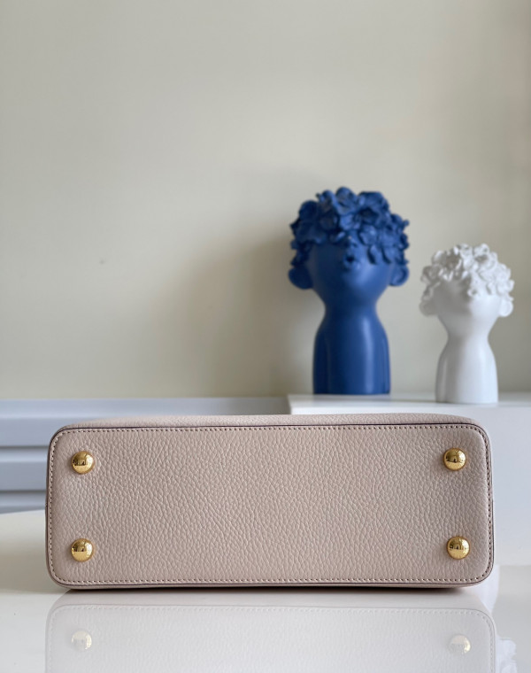 l0*is V*t0n capucines pm