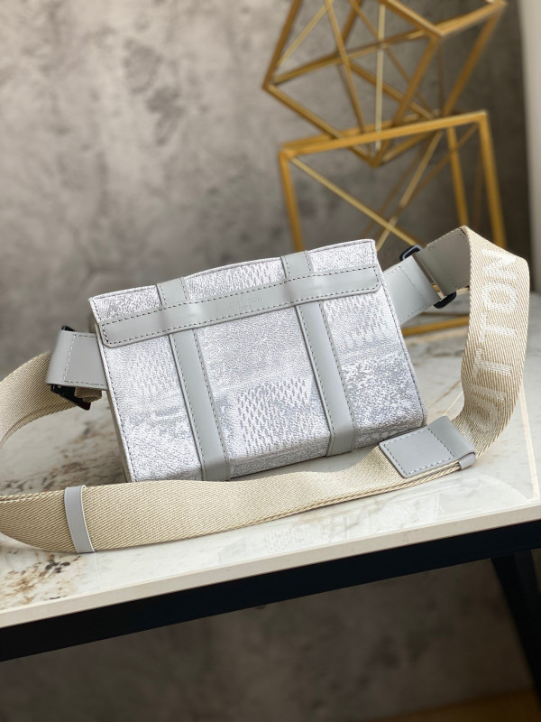 l0*is V*t0n trunk slingbag