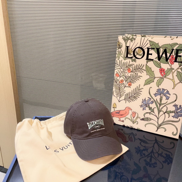 Ba*len*cia*ga logo cap