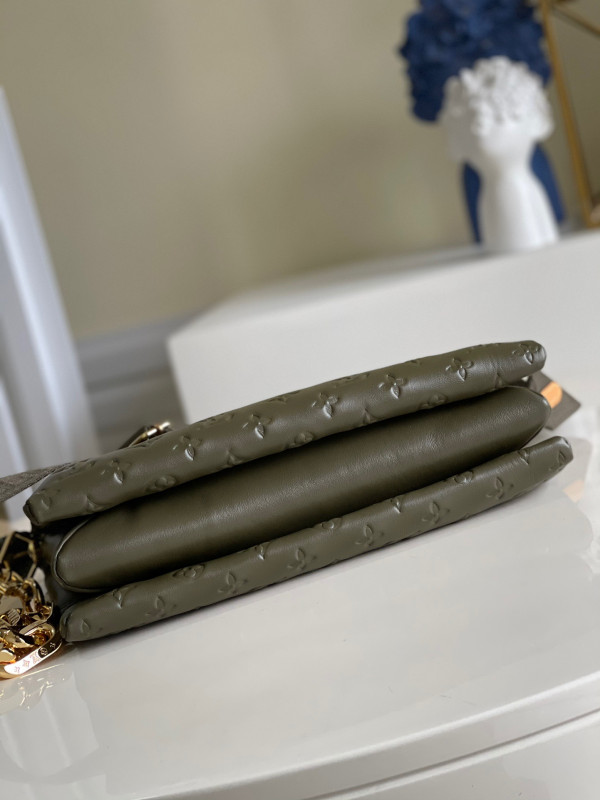 l0*is V*t0n coussin mm