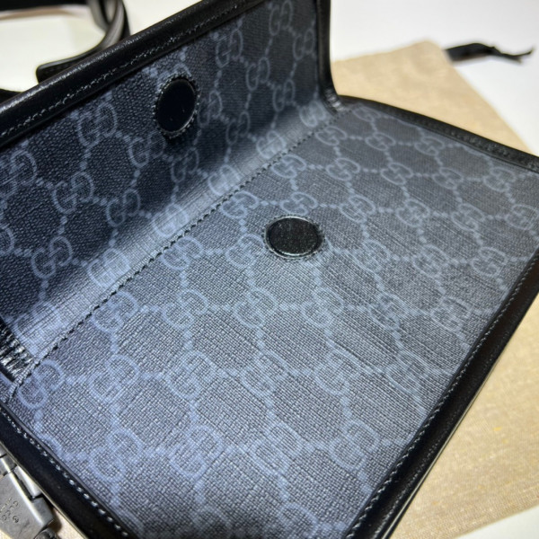 G*u*i messenger bag with interlocking g