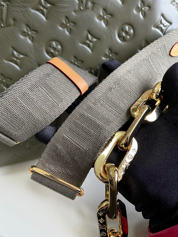 l0*is V*t0n coussin mm