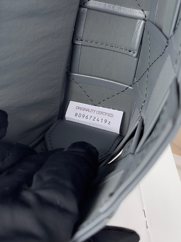 bo*te*ga Ve*ne*ta cassette