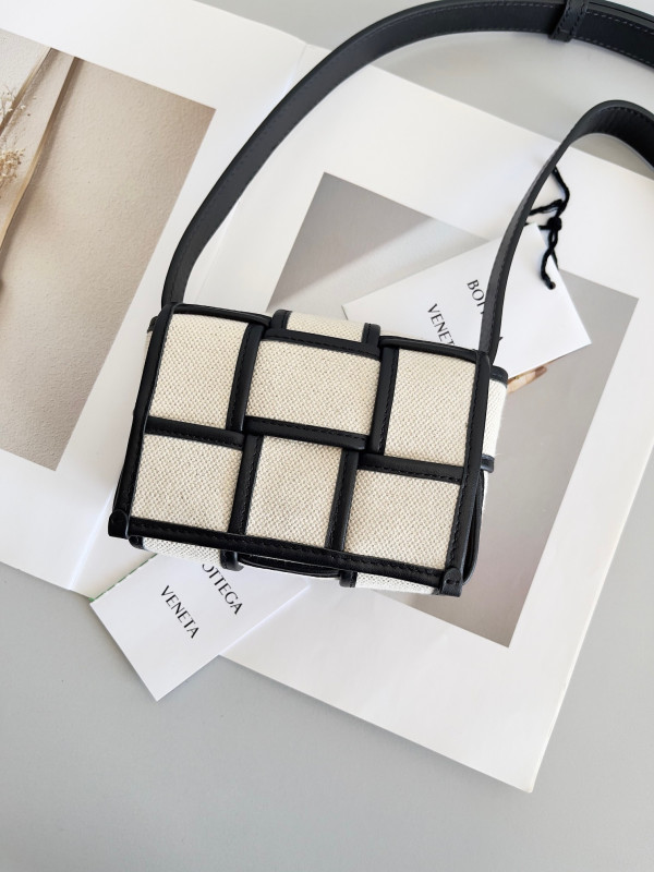 bo*te*ga Ve*ne*ta candy mini cassette-12*8*4cm