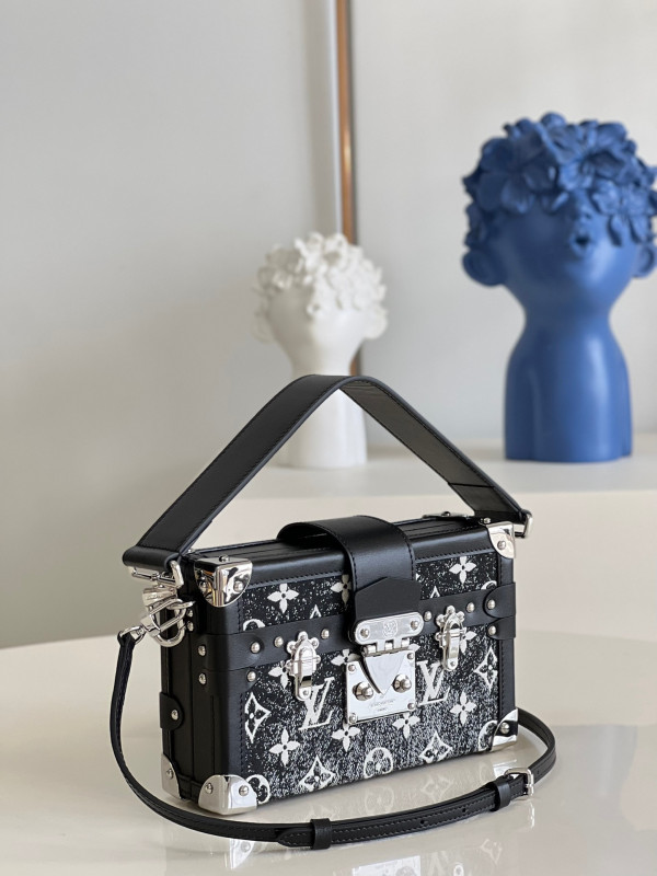 l0*is V*t0n petite malle