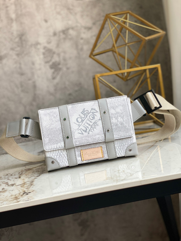 l0*is V*t0n trunk slingbag