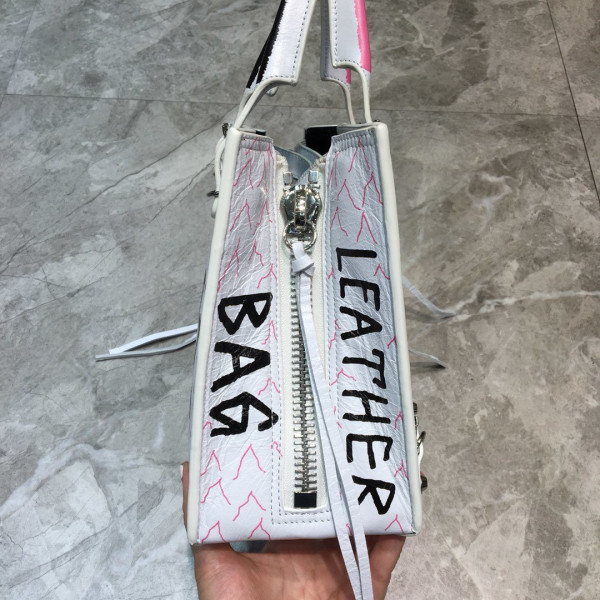 Ba*len*cia*ga classic city graffiti