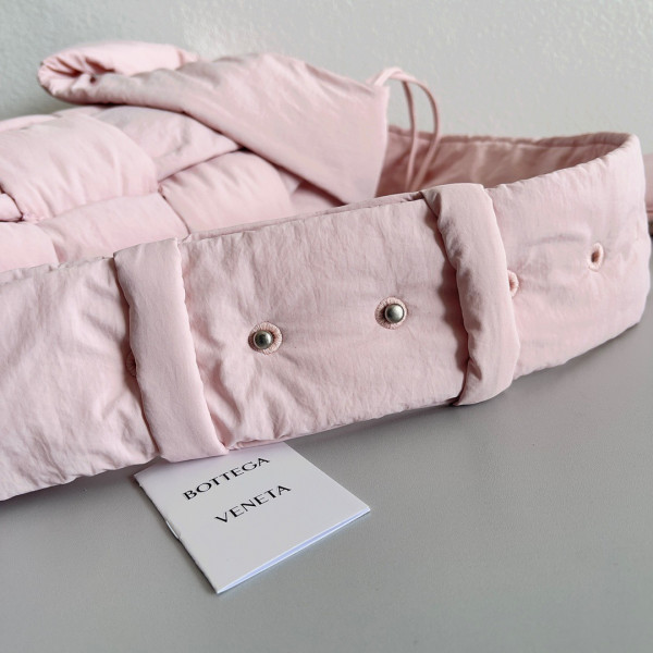 bo*te*ga Ve*ne*ta padded tech cassette