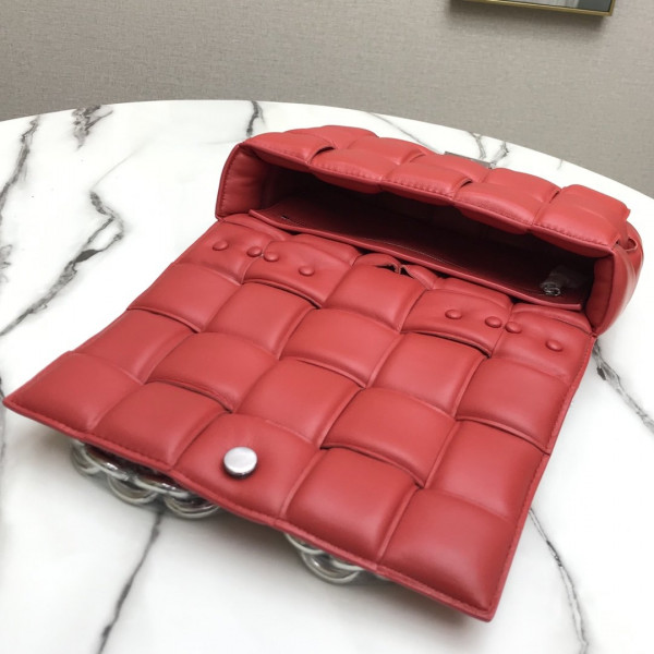 bo*te*ga Ve*ne*ta the chain cassette