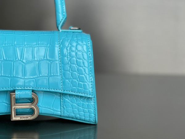 Ba*len*cia*ga hourglass