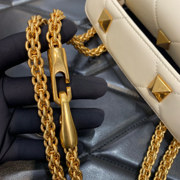 VALENTINO ONLINE EXCLUSIVE SMALL ROMAN STUD THE SHOULDER BAG WITH CHAIN