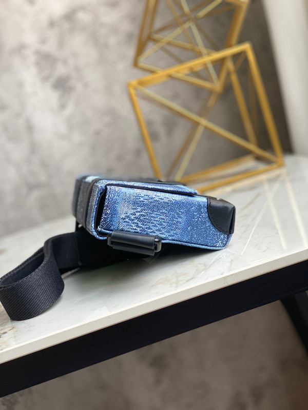 l0*is V*t0n trunk slingbag