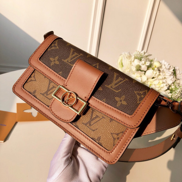 l0*is V*t0n belt bag(2019 spring show)