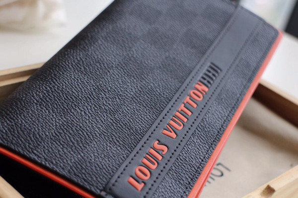 l0*is V*t0n brazza wallet