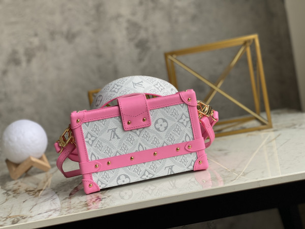 l0*is V*t0n petite malle