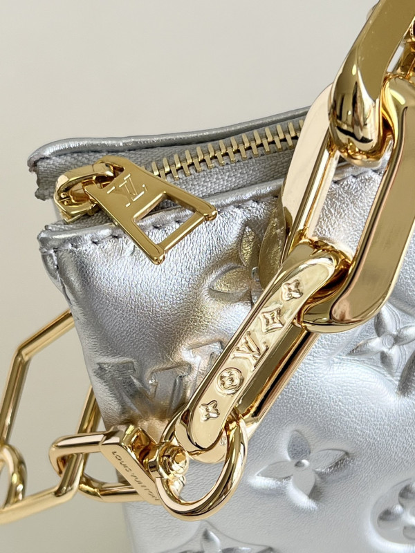 l0*is V*t0n coussin bb