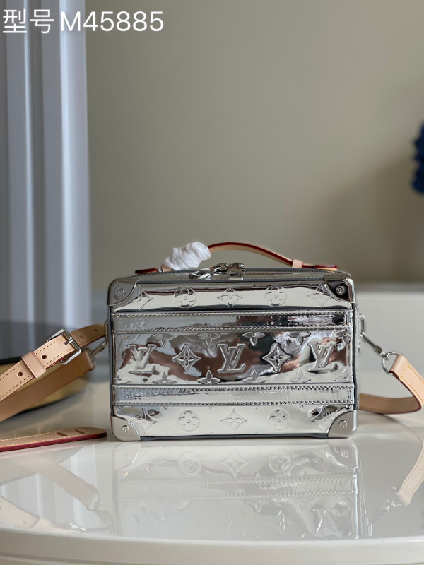 l0*is V*t0n handle trunk