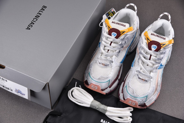 Ba*len*cia*ga runner