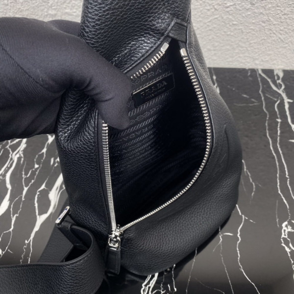 Pra*a cross leather bag