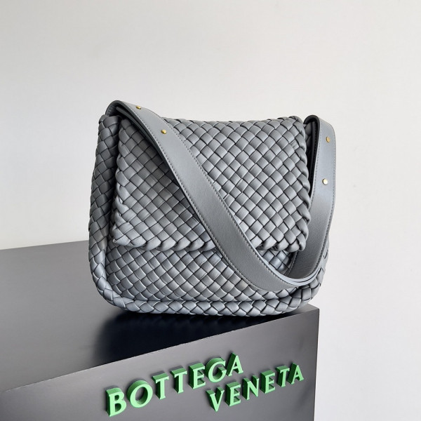 bo*te*ga Ve*ne*ta small cobble shoulder bag