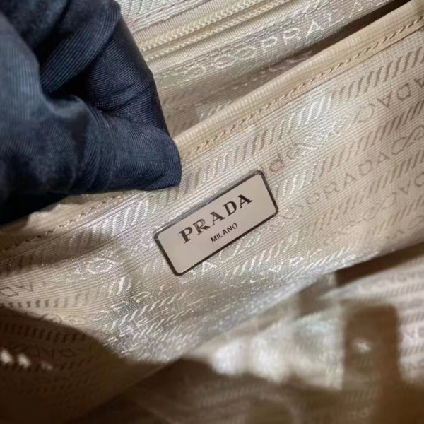 Pra*a re-nylon medium backpack-32-15-30cm