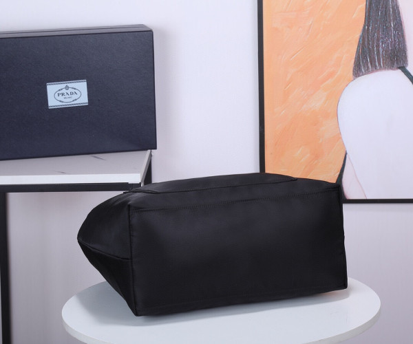 Pra*a re-nylon tote bag