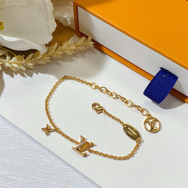 l0*is V*t0n bracelet