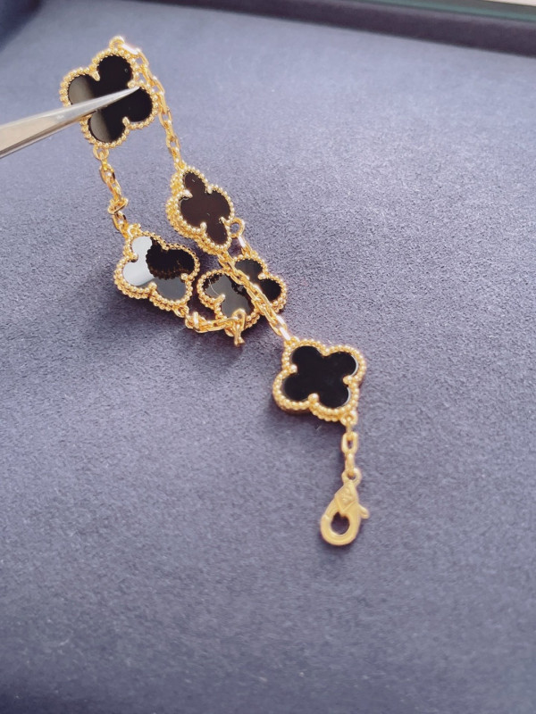 V*N CL*F & arpels perlée bracelet