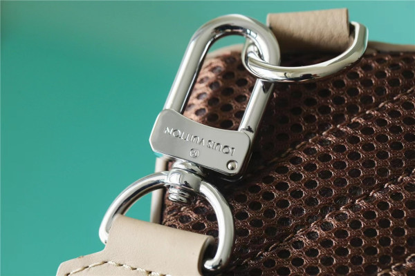 l0*is V*t0n pilot slingbag