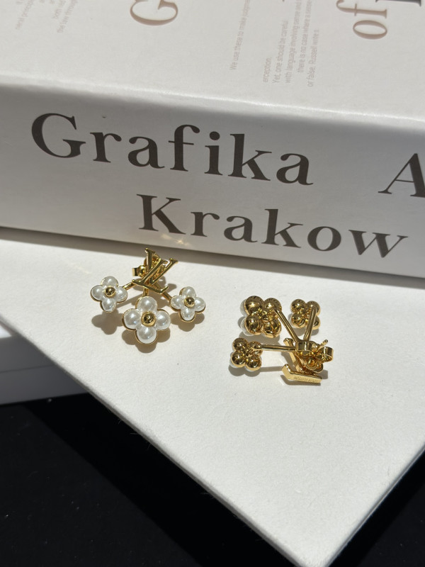 l0*is V*t0n earrings