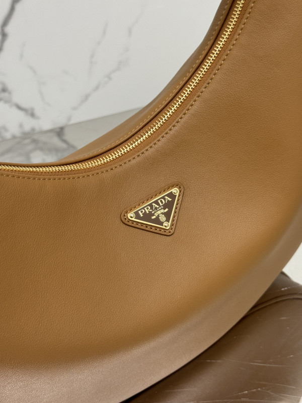 Pra*a arqué leather shoulder bag-35*22.5*8cm