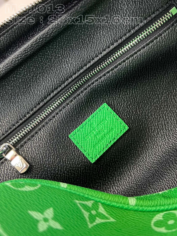 l0*is V*t0n dopp kit -28*15*16.5cm