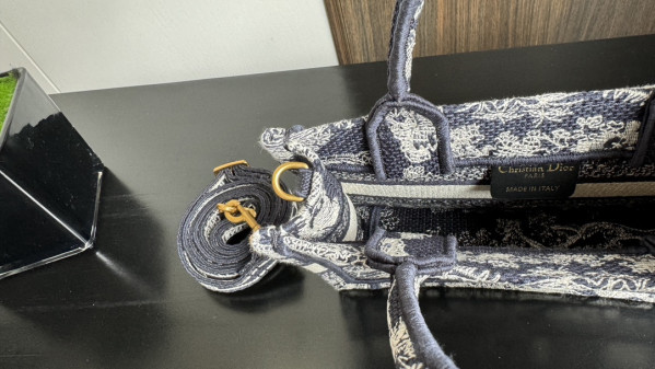 DIRO MINI BOOK TOTE-21.5*13*7.5CM