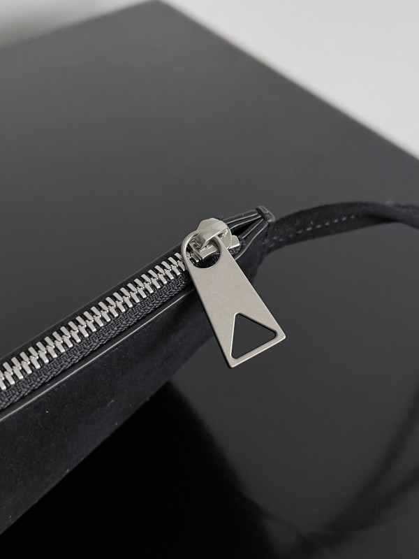 bo*te*ga Ve*ne*ta medium creek tote