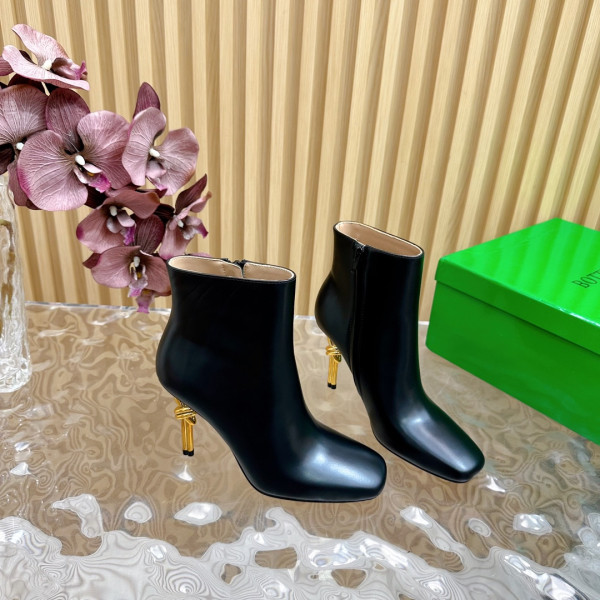 bo*te*ga Ve*ne*ta knot ankle boot