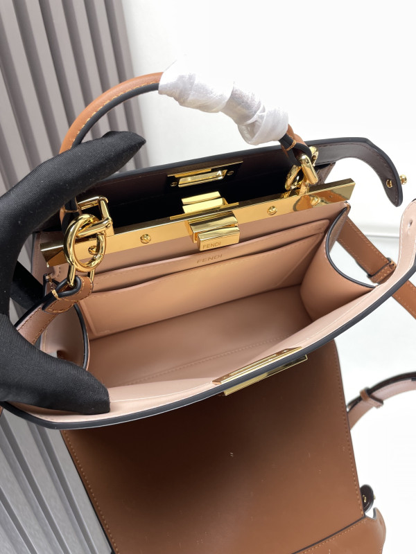 F**di peekaboo iseeu small-27x21x11cm