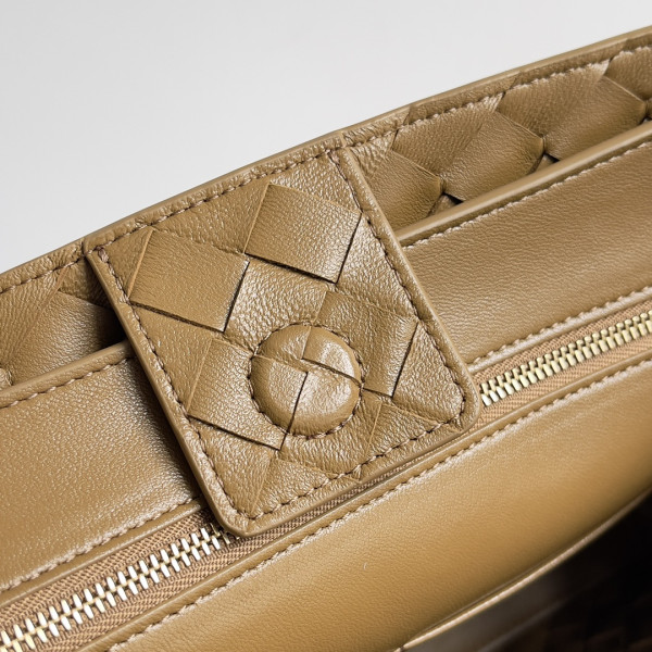 bo*te*ga Ve*ne*ta medium andiamo