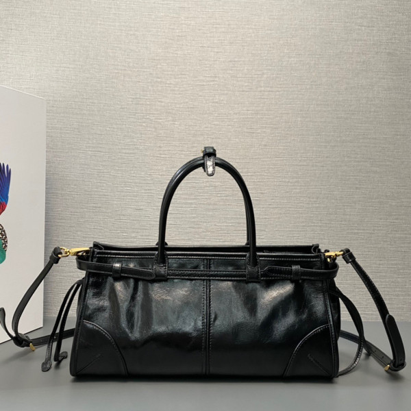 Pra*a medium leather handbag