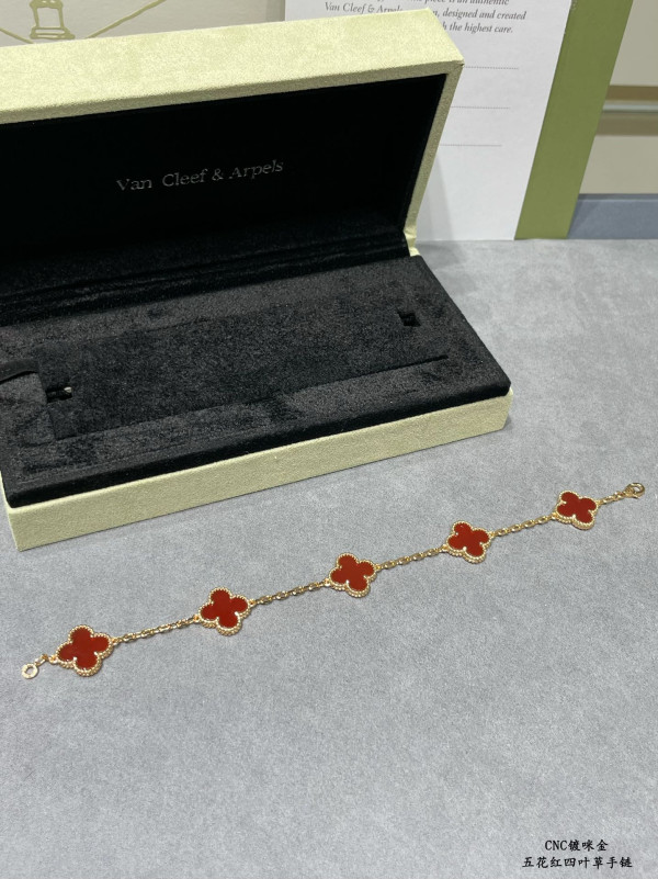 V*N CL*F&arpels perlée bracelet