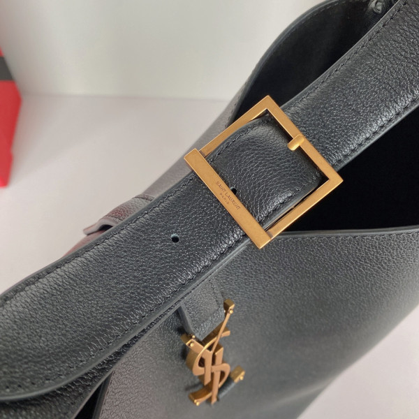 Y*L le 5 À 7 large soft hobo bag - 30x31x13cm