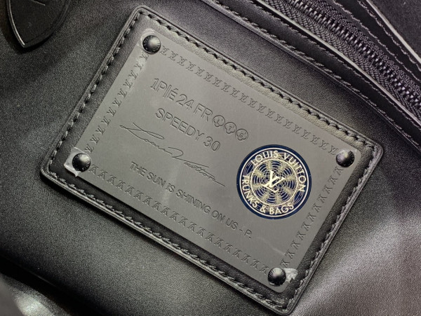 l0*is V*t0n speedy bandoulière 30