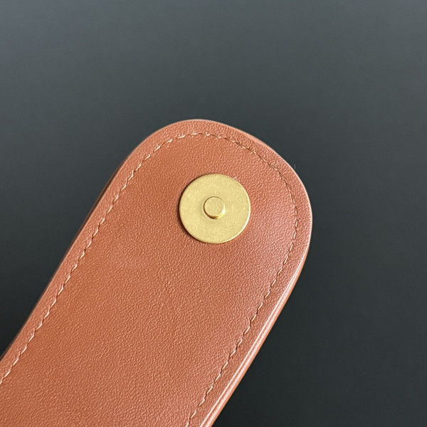 bo*te*ga Ve*ne*ta lauren 1980-31.5*16.5*11cm