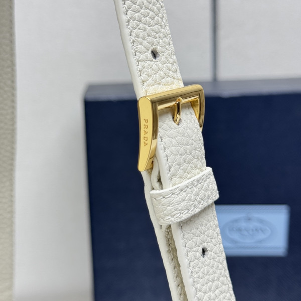 Pra*a small leather shoulder bag-26*14*9.5cm