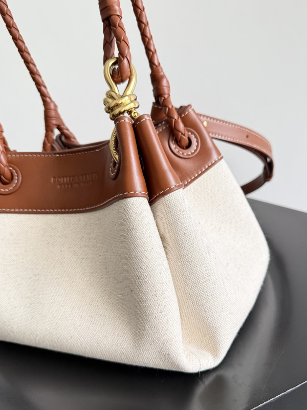 bo*te*ga Ve*ne*ta small parachute  - 21*17*16cm