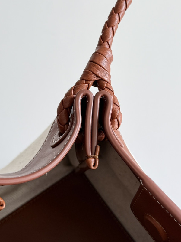 bo*te*ga Ve*ne*ta small parachute  - 21*17*16cm