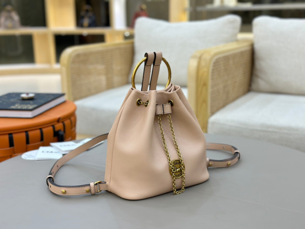 Chloe bracelet backpack in grained leather- 22*20*10.5cm