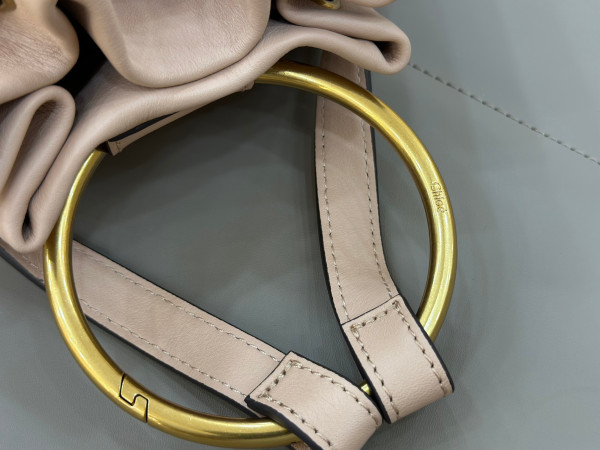 Chloe bracelet backpack in grained leather- 22*20*10.5cm