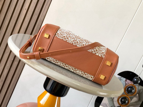 L0ew* amazona 23 bag in soft grained calfskin - 23*10*15cm